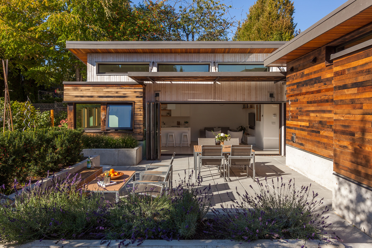 Vancouver Modern Home Tour Features A Laneway House That S Gone Green