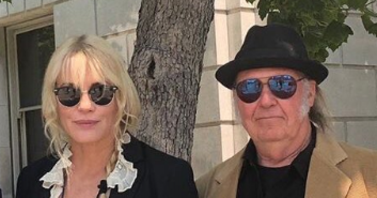 Neil Young Confirms Rumours Of Marriage To Daryl Hannah Georgia Straight Vancouver S News Entertainment Weekly Eichhorn young, who now lives and works in new york city, is a native of maple creek, saskatchewan. neil young confirms rumours of marriage