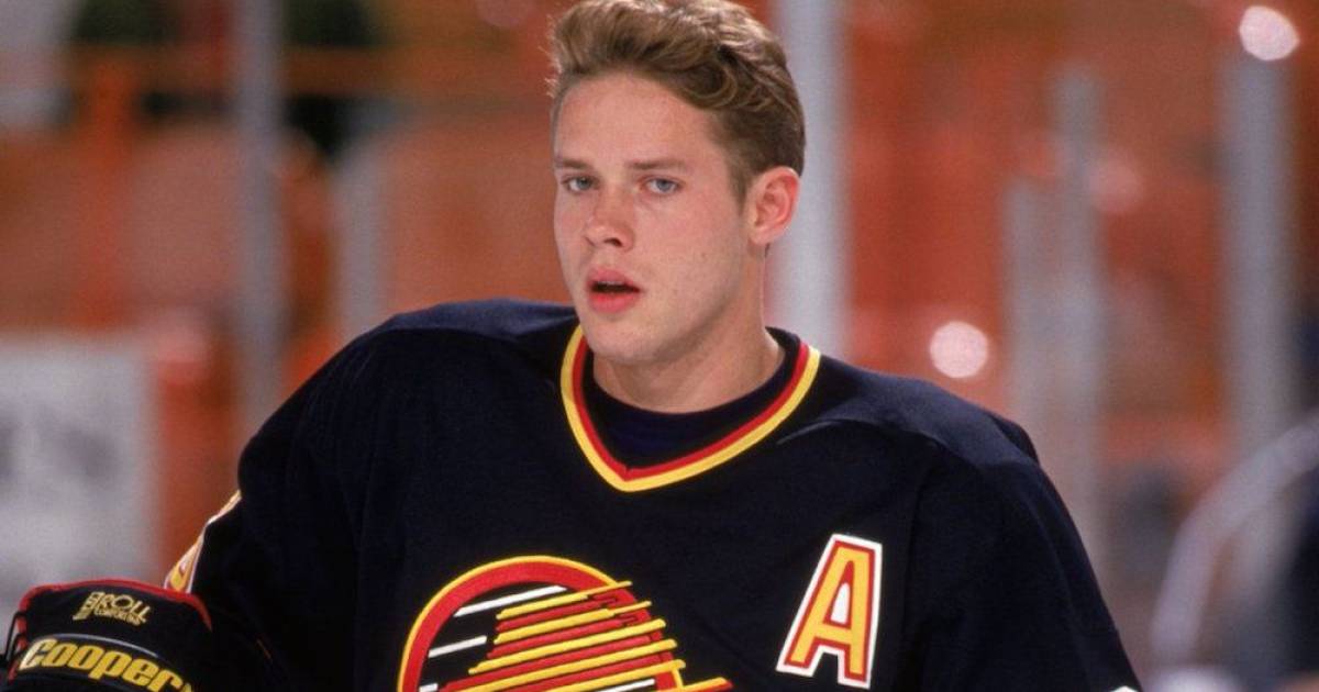Should the Canucks bring back the skate jersey full time?
