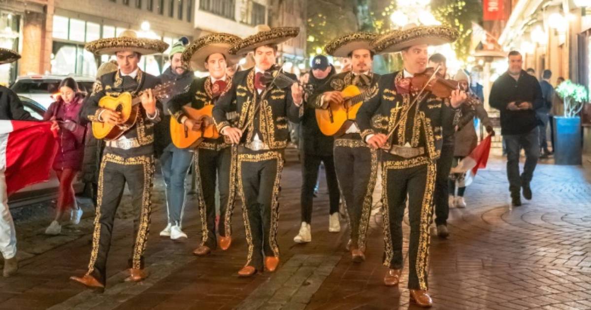 加斯顿的星期四之夜：舞蹈、墨西哥音乐和圣诞槲寄生迎接节日季节