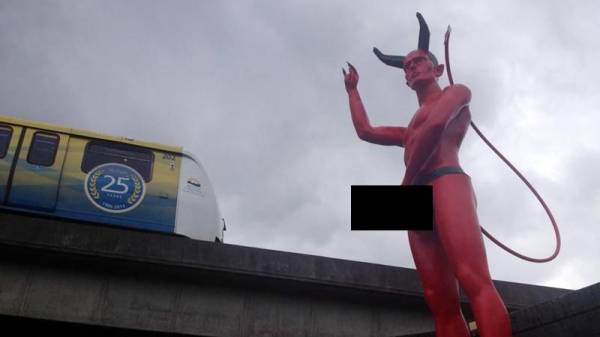 600px x 337px - Satan statue with porn-star penis taken down by City of Vancouver | Georgia  Straight Vancouver's source for arts, culture, and events