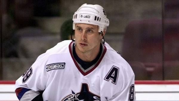 #195 Alexander Mogilny - Vancouver Canucks - 1999-00 Pacific Dynagon Ice  Hockey