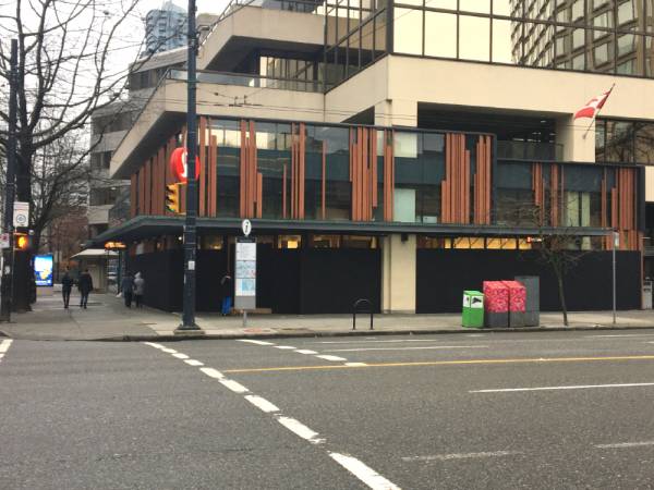 COVID-19 in Vancouver: Robson Street shops board up amid crime